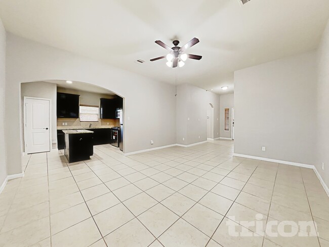 7611 Daisy Port Ln