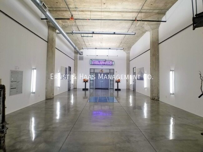 Photo - 115 W 4th St Unidad #210
