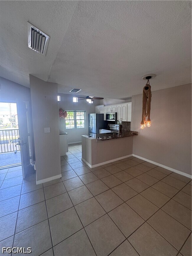 3421 Winkler Ave Unit 402