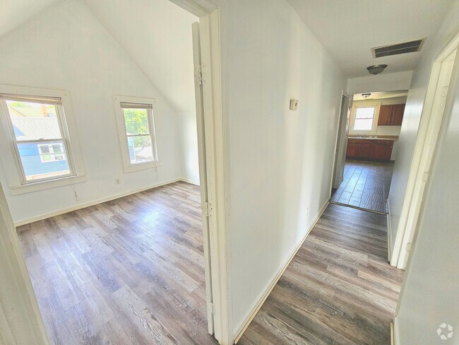 Building Photo - Spacious Multi-Family Apartments for Rent ... Unit 3rd Floor