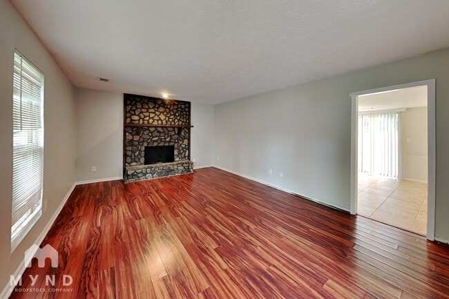 Photo - 785 Edenton Ct