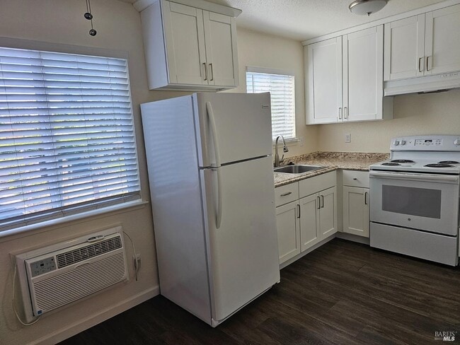 Photo - 2060 Wilkins Ave Unit 14