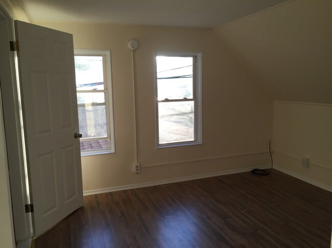 Photo - 162 S Main St