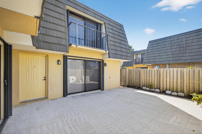 Photo - 1622 16th Way