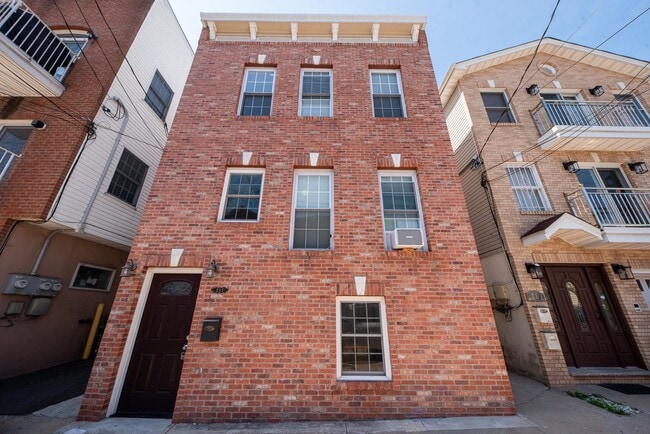 Building Photo - 217 South St Unit 2