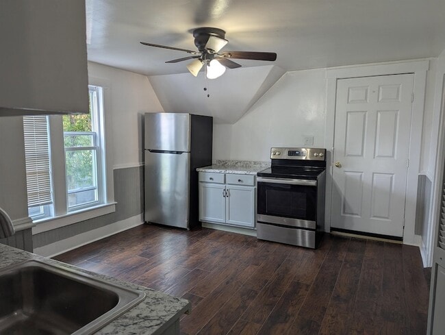 20 Chellis St Unit 2