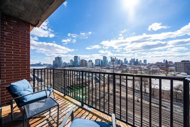 Photo - 700 Grove St