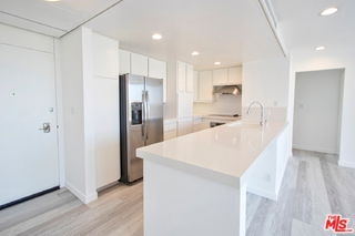 Photo - 2170 Century Pk E