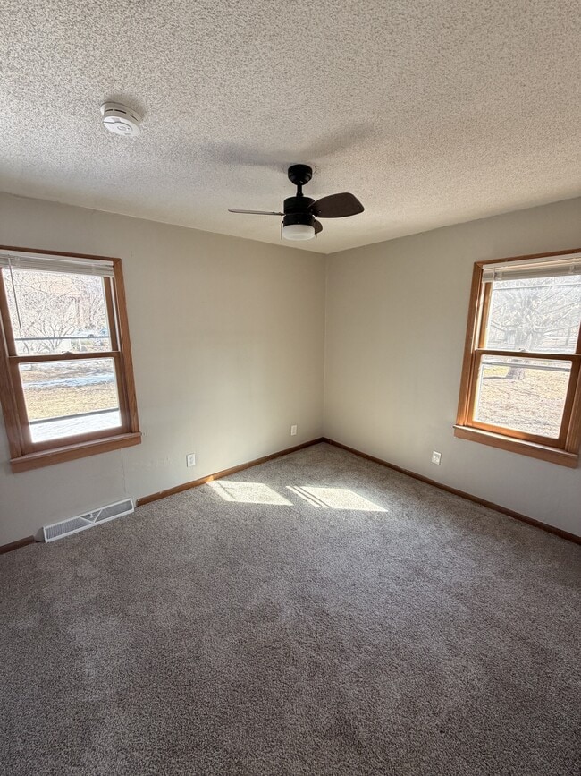 Photo - 6909 Lakeview Dr