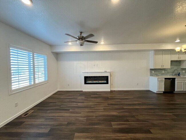 Photo - 811 E 98th-505