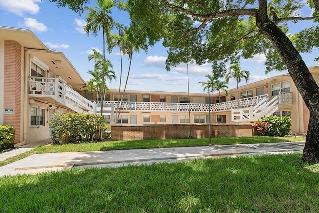 Building Photo - 3501 Van Buren St Unit 15 Rental