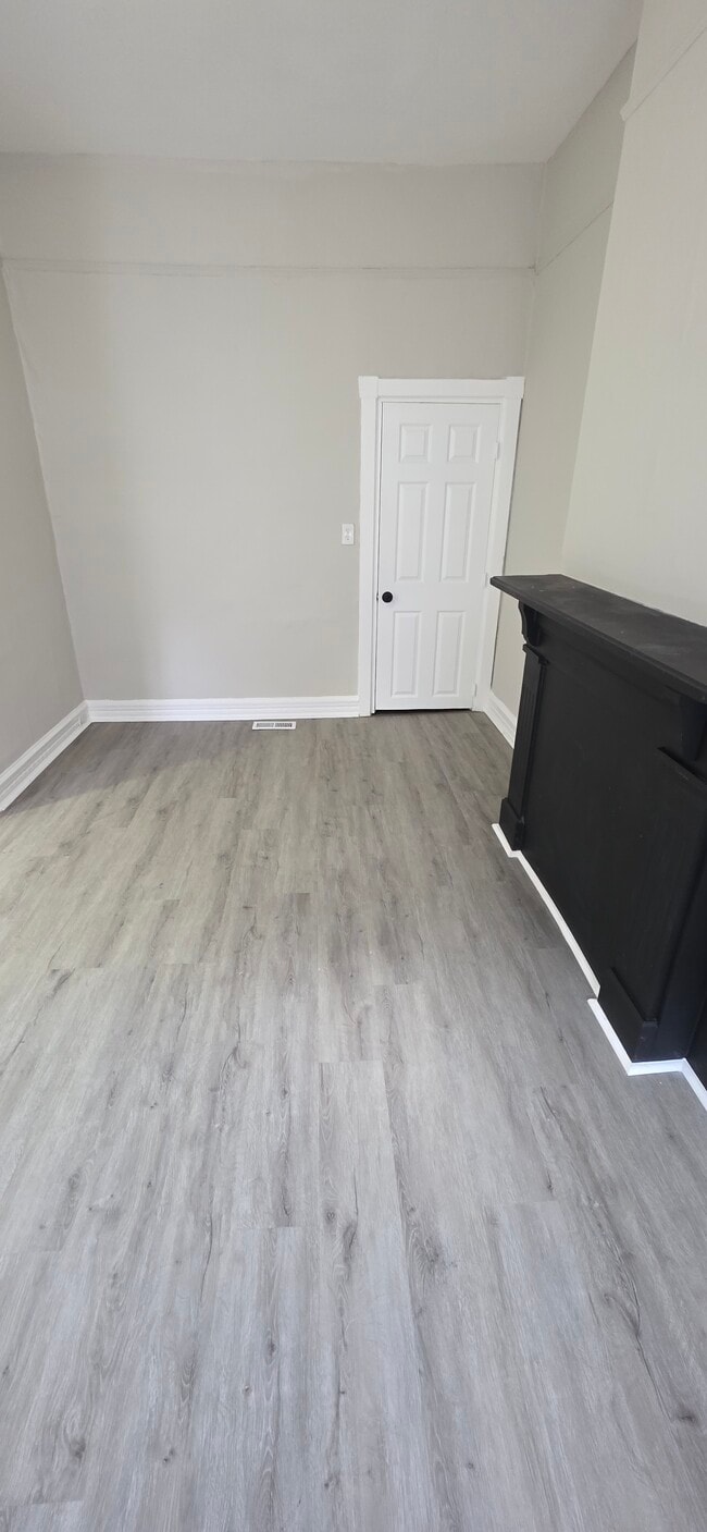 Photo - 1619 1/2 Division St-