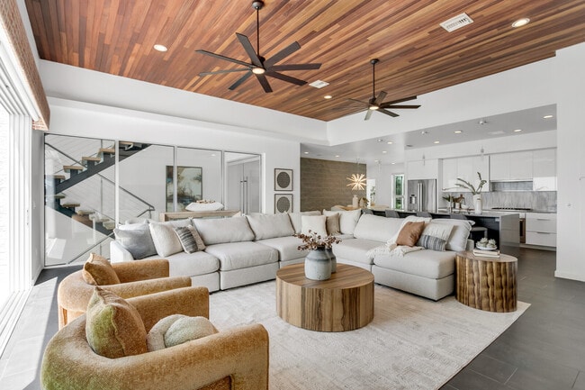 Photo - 905 Bay Point Dr