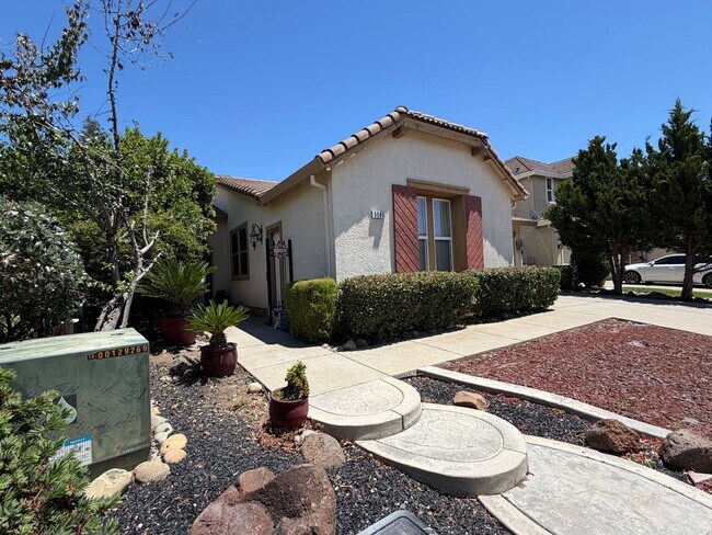 Photo - Spacious 4-Bedroom Elk Grove Home with Updated Kitchen, Quartz Countertops! VIEW TODAY!