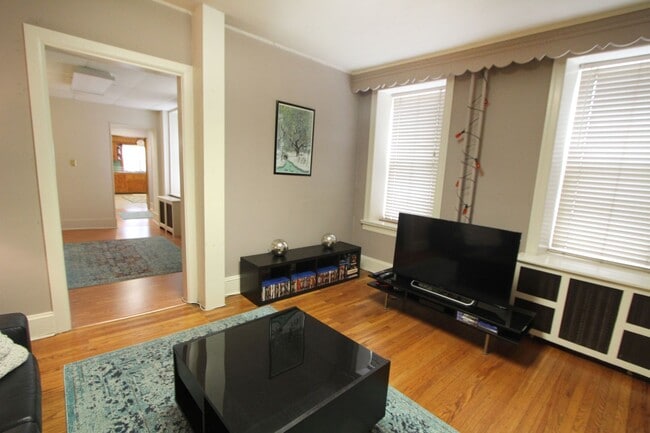 Photo - 8107 Germantown Ave Unidad 1st Fl
