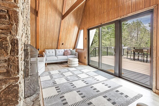 Photo - 826 Shumont Rd