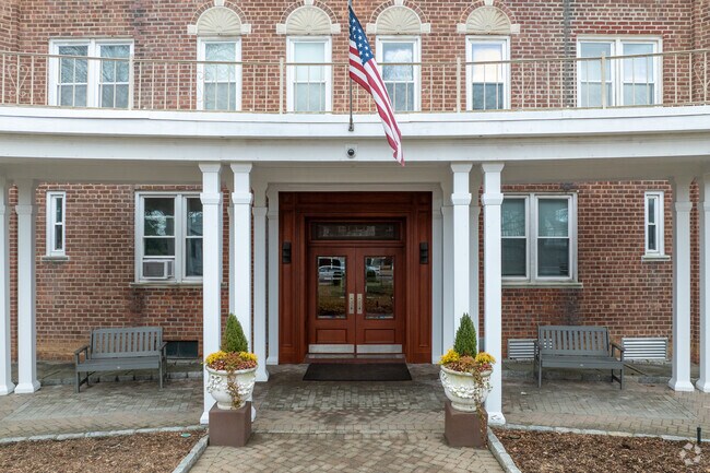 101 Old Mamaroneck Rd - Claridge House