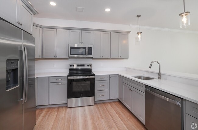 Building Photo - 74 Rockingham Rd Unit 207