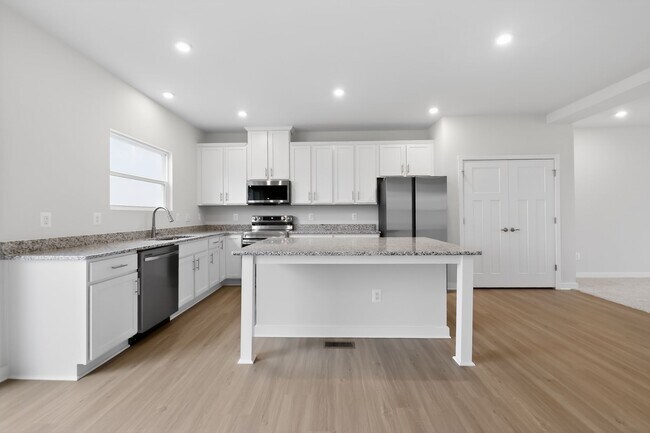 Photo - 43 Elmiraj Ct