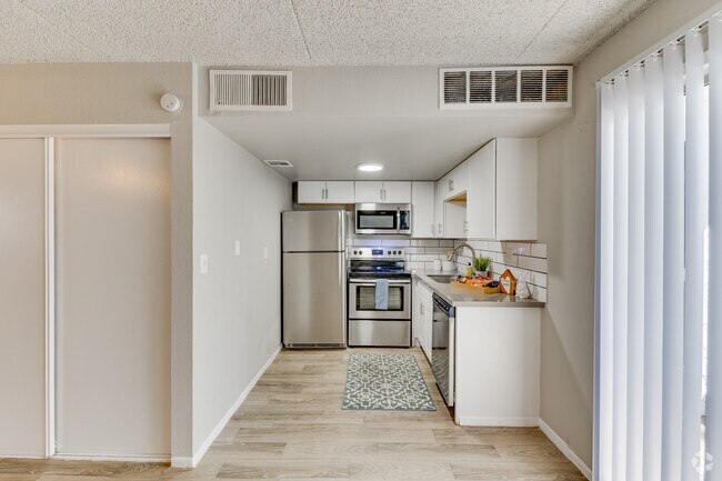 Interior Photo - Nines at Lakeside