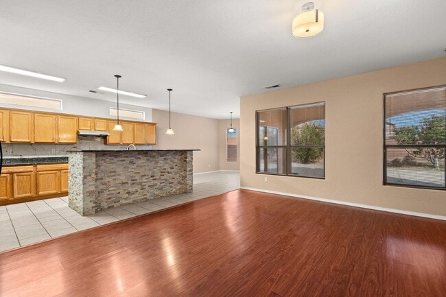 Photo - large happy 4+br home