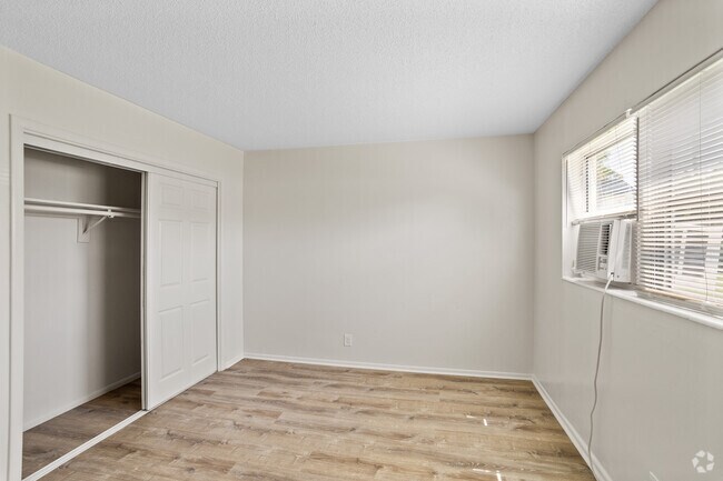 1BR, 1BA - 700SF - Bedroom