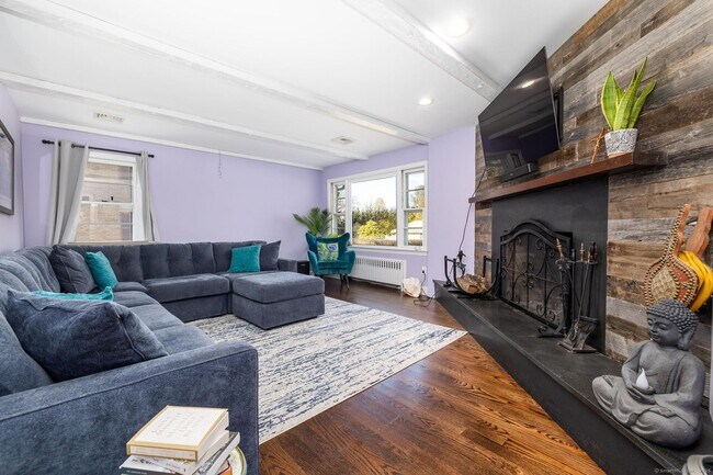 Photo - 2 Columbine Ln