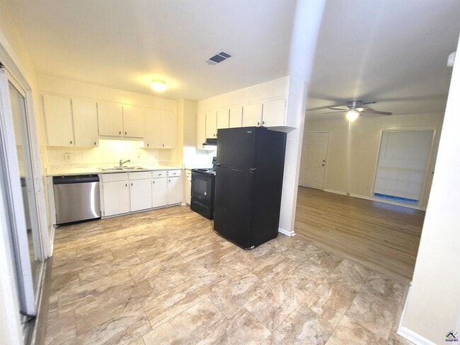 Photo - 421 Willow Ave