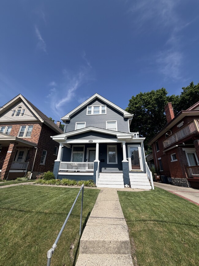Building Photo - 3935 Burwood Ave Unit 2