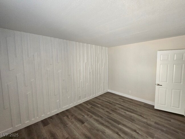 Building Photo - 5260 River Glen Dr Unit 261 Rental