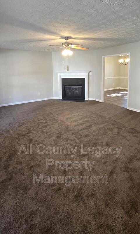 Photo - 605 Castlebrooke Dr SE