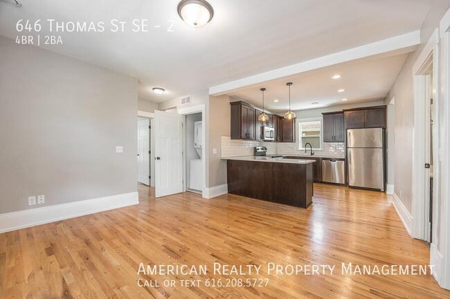 Photo - 646 Thomas St SE Unit 2