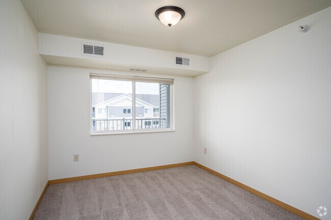 2BR, 1BA - Secondary Bedroom