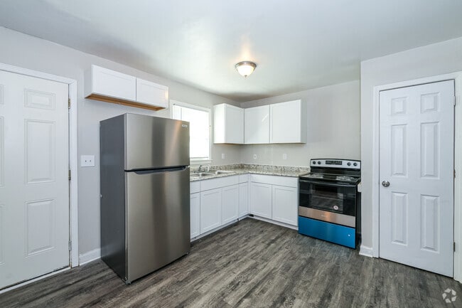 Kitchen - Cambridge Park Townhomes