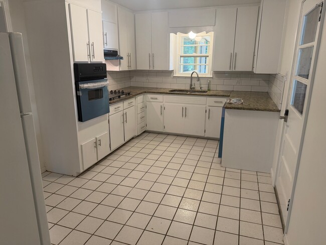 Photo - 303 Langston St