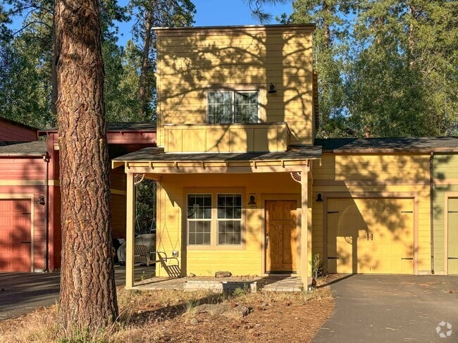 Building Photo - 364 S Oak St Rental