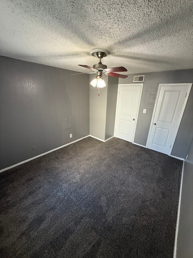 1901 Lakeview Cir Unit Parc Lake / Bay Shore Village - 1 Bedroom