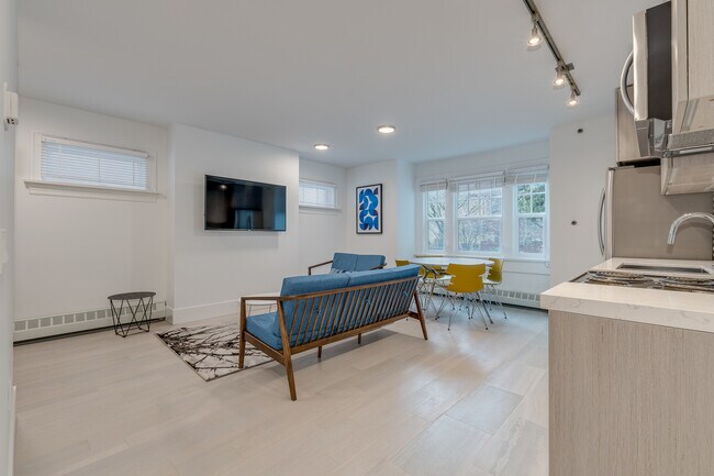 Building Photo - 1425 Haro St Unit 107