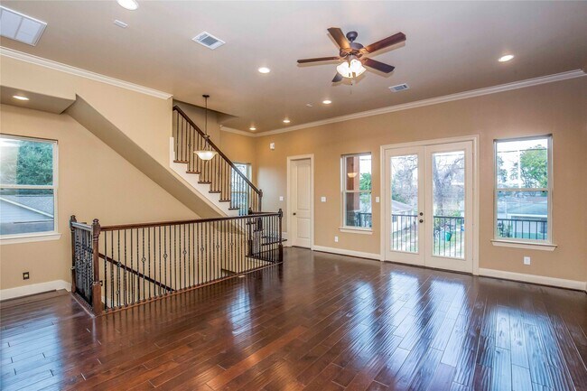 Photo - 1516 Amundsen St