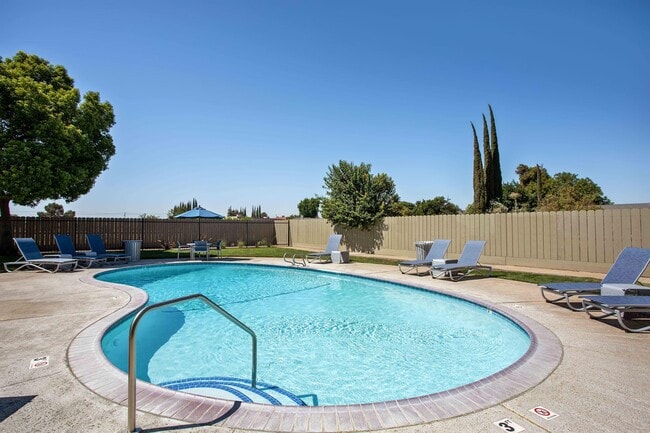 Photo - Village Ceres Apartments