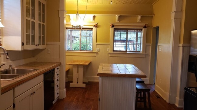 Photo - North-end quite craftsman home
