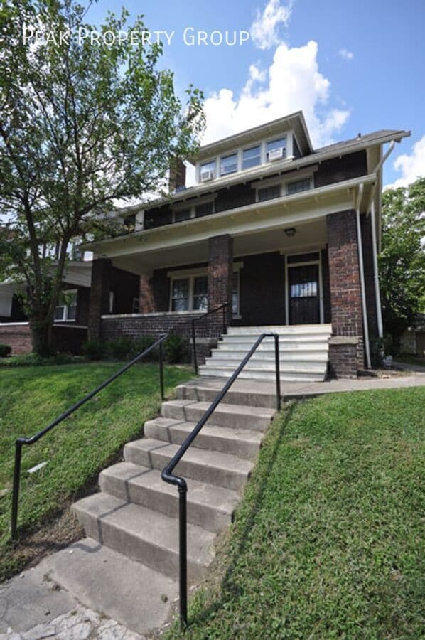 Building Photo - 248 E Lane Ave Rental