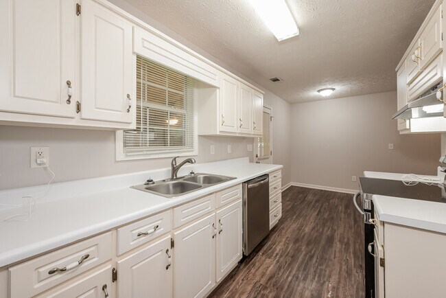 Fantastic 3bd/2ba home! Let yourself in!