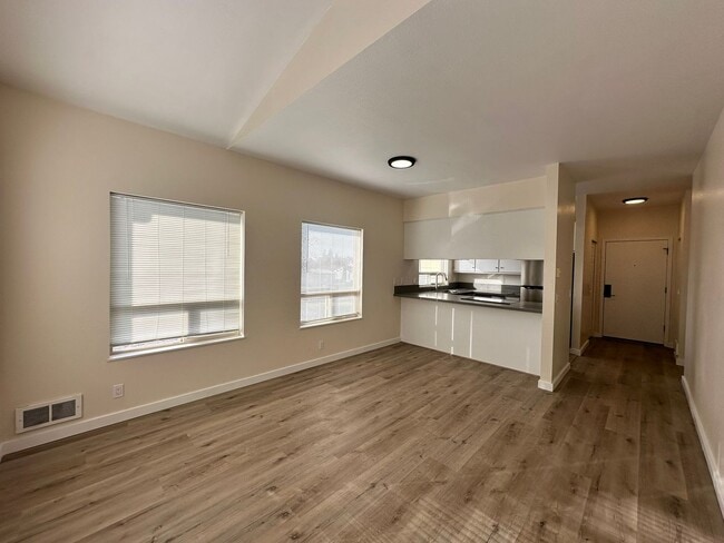 Photo - 387 S 58th St Unidad 387-C