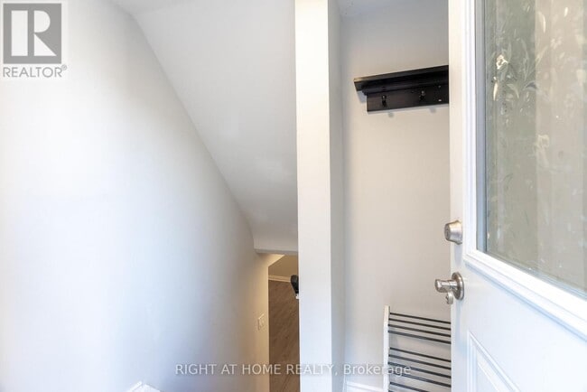 Photo - 214 Kenilworth Ave S