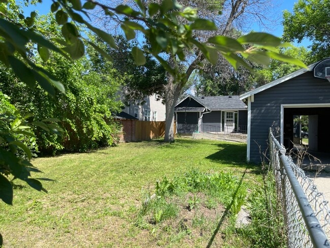 Photo - 3 bedroom house - Pet Friendly, Garage, Fe...