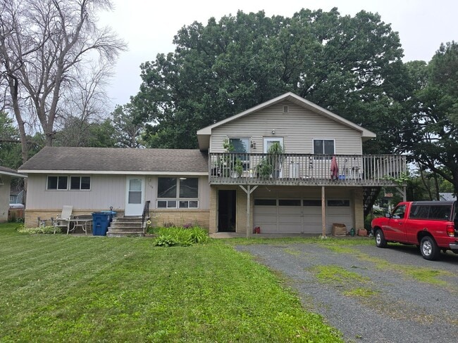 Building Photo - Move-In Ready Gem in the Heart of Forest Lake
