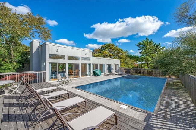 Photo - 3 Meadow Way