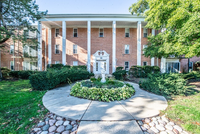 Building Photo - 5101 Carriage Way Dr Unit B103