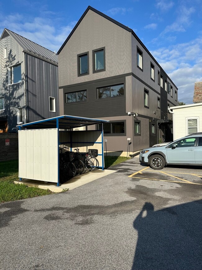 Building Photo - 180 N Winooski Ave Unit 101